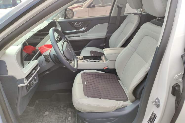 Used Lincoln Corsair 2024 2.0T Two-Wheel Drive Deluxe Edition Left Front Seat