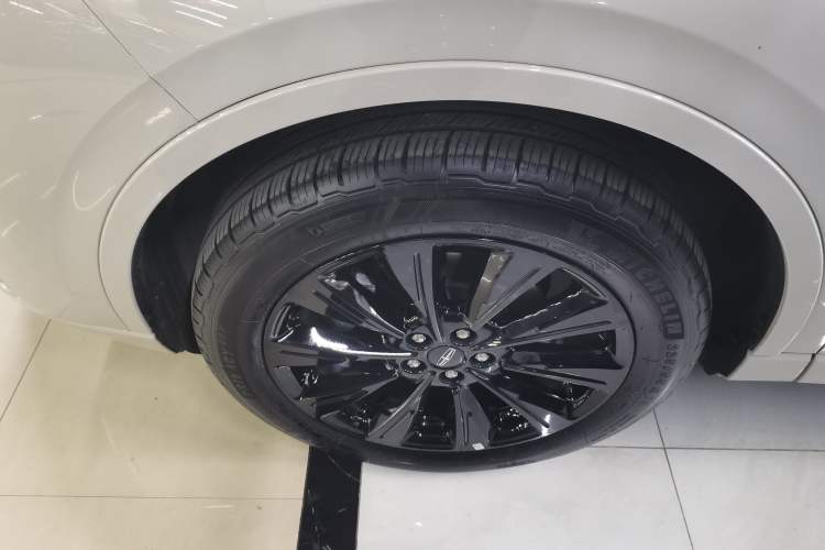 Used Lincoln Corsair 2024 1.5T Two-Wheel-Drive Mulan Special Hybrid Version Left Front Wheel Hub