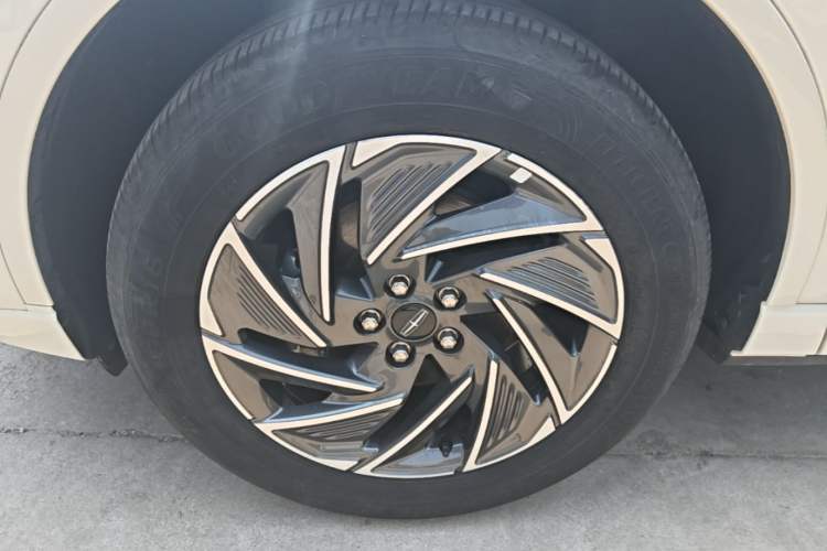 Used Lincoln Corsair 2024 1.5T Two-Wheel Drive Deluxe Hybrid Version Left Front Wheel Hub