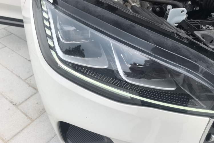 Used Lincoln Corsair 2024 2.0T Two-Wheel-Drive Luxury Edition Right Front Headlight
