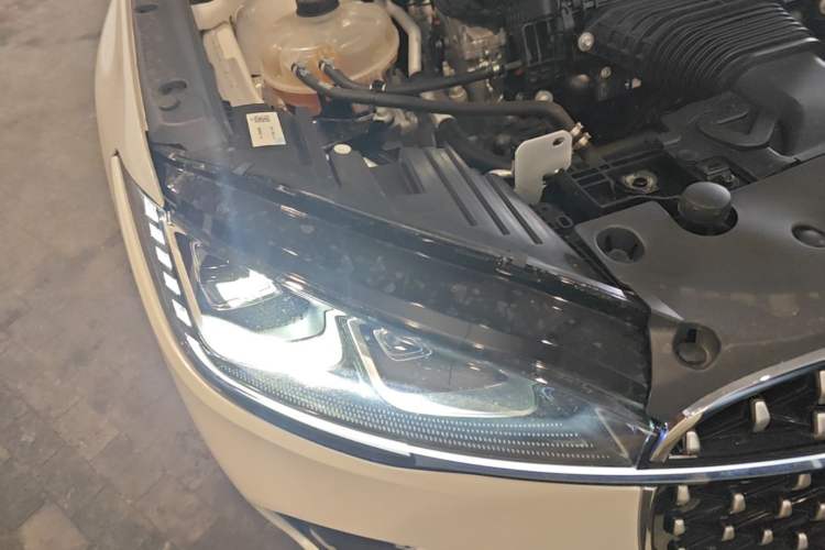 Used Lincoln Corsair 2024 2.0T Two-Wheel-Drive Luxury Edition Right Front Headlight