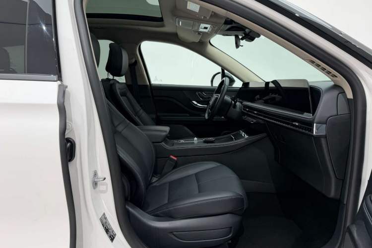 Used Lincoln Corsair 2024 1.5T Two-Wheel Drive Deluxe Hybrid Version Right Front Seat
