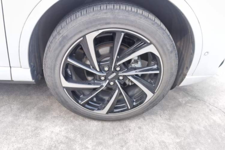 Used Lincoln Corsair 2024 2.0T Four-Wheel Drive Prestige Edition Right Front Wheel Hub