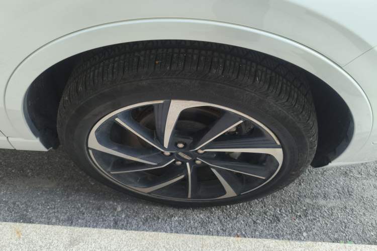 Used Lincoln Corsair 2024 2.0T Four-Wheel Drive Prestige Edition Right Front Wheel Hub