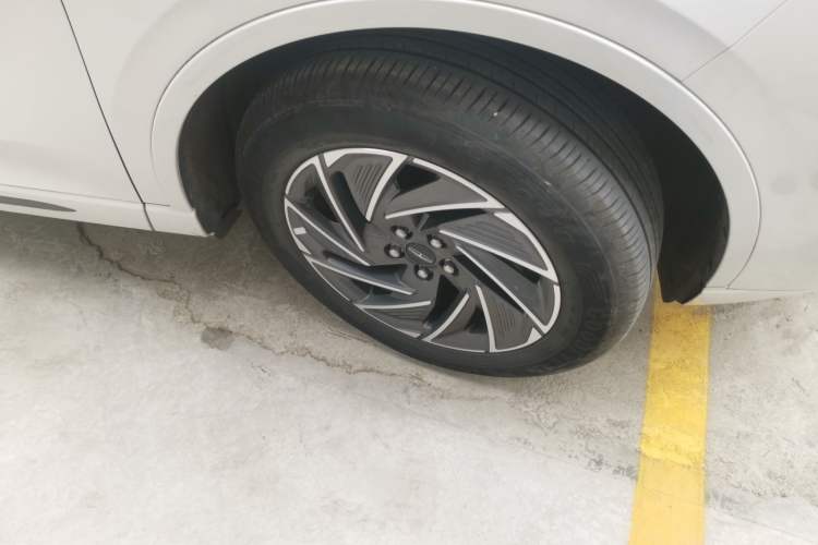 Used Lincoln Corsair 2024 1.5T Two-Wheel Drive Deluxe Hybrid Version Right Front Wheel Hub