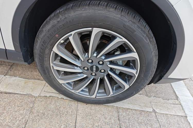 Used Lincoln Corsair 2024 2.0T Two-Wheel-Drive Luxury Edition Right Front Wheel Hub