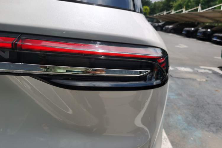 Used Lincoln Corsair 2024 2.0T Four-Wheel Drive Prestige Edition Right Rear Taillight