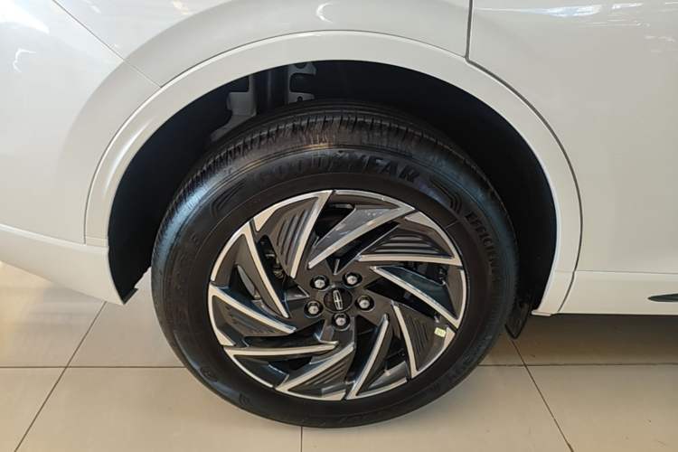 Used Lincoln Corsair 2024 1.5T Two-Wheel Drive Deluxe Hybrid Version Right Rear Wheel Hub