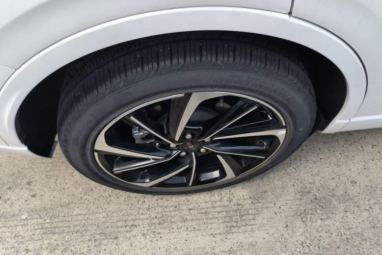 Used Lincoln Corsair 2024 2.0T Four-Wheel Drive Prestige Edition Right Rear Wheel Hub