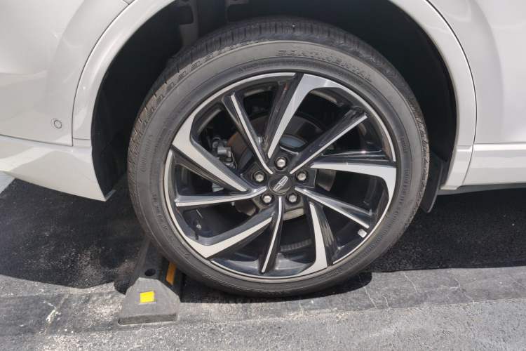 Used Lincoln Corsair 2024 2.0T Four-Wheel Drive Prestige Edition Right Rear Wheel Hub
