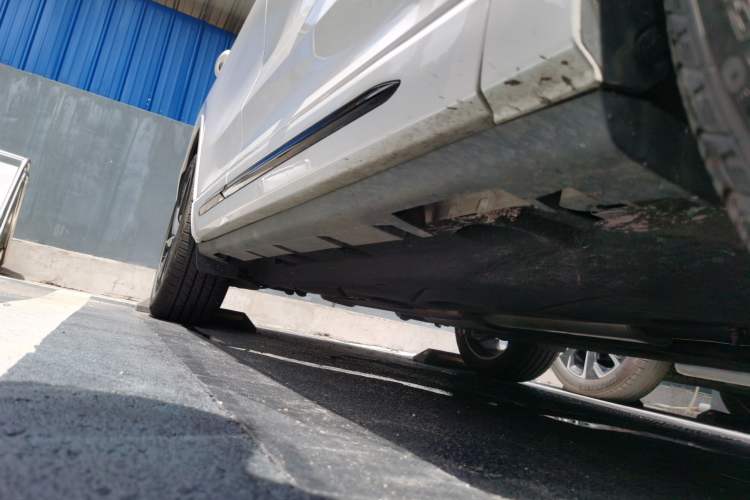 Used Lincoln Corsair 2024 2.0T Four-Wheel Drive Prestige Edition Right Side Sill