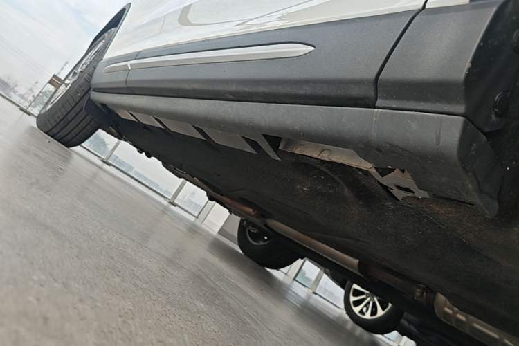 Used Lincoln Corsair 2024 2.0T Two-Wheel Drive Deluxe Edition Right Side Sill