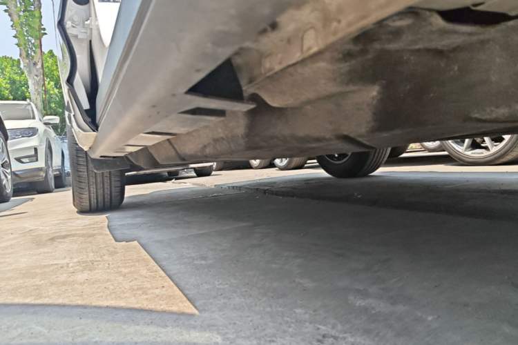 Used Lincoln Corsair 2024 1.5T Two-Wheel Drive Deluxe Hybrid Version Right Side Sill