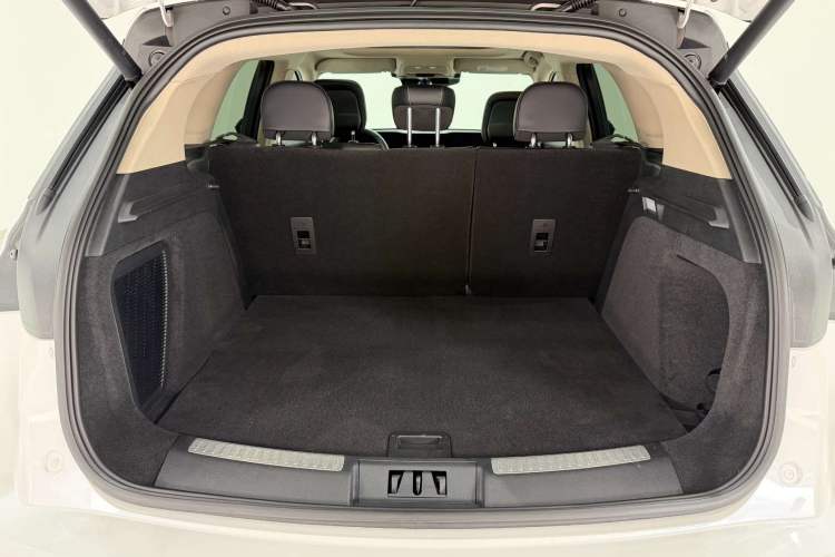 Used Lincoln Corsair 2024 1.5T Two-Wheel Drive Deluxe Hybrid Version Trunk
