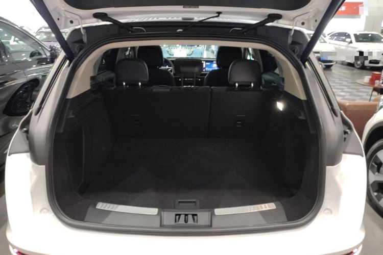 Used Lincoln Corsair 2024 1.5T Two-Wheel Drive Deluxe Hybrid Version Trunk