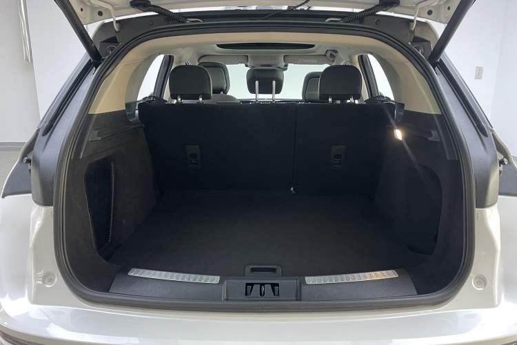 Used Lincoln Corsair 2024 2.0T Two-Wheel-Drive Luxury Edition Trunk
