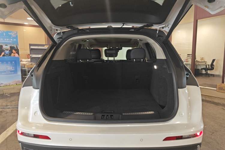 Used Lincoln Corsair 2024 2.0T Two-Wheel-Drive Luxury Edition Trunk