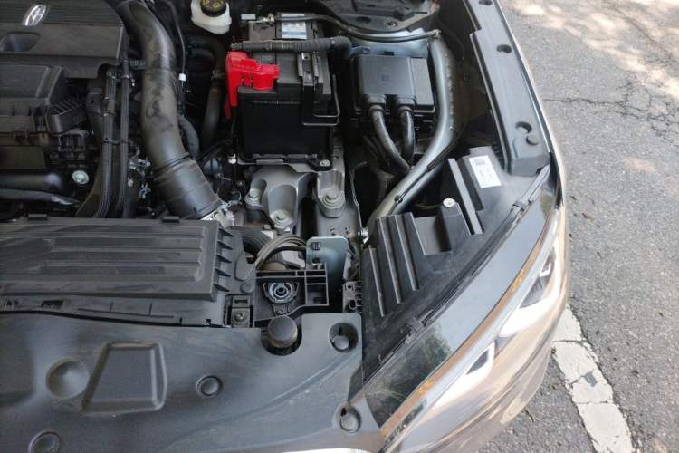 Used Lincoln Corsair 2025 Model, 2.0T Two-Wheel-Drive Zunxiang Version Engine Bay Left
