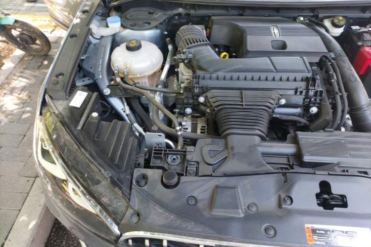 Used Lincoln Corsair 2025 Model, 2.0T Two-Wheel-Drive Zunxiang Version Engine Bay Right