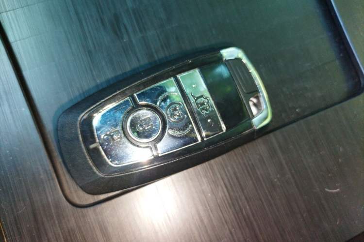 Used Lincoln Corsair 2025 Model, 2.0T Two-Wheel-Drive Zunxiang Version Vehicle Key