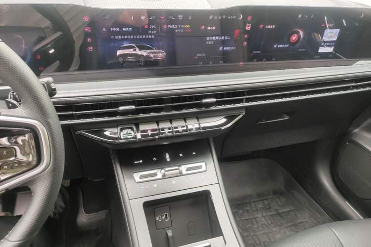 Used Lincoln Corsair 2025 Model, 2.0T Two-Wheel-Drive Zunya Version Audio And AC Panel