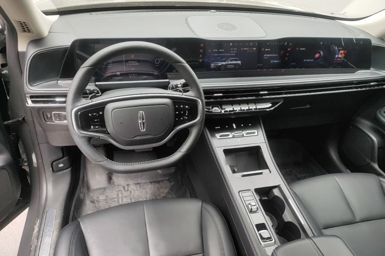 Used Lincoln Corsair 2025 Model, 2.0T Two-Wheel-Drive Zunya Version Center Console