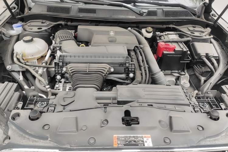 Used Lincoln Corsair 2025 Model, 2.0T Two-Wheel-Drive Zunya Version Engine Bay