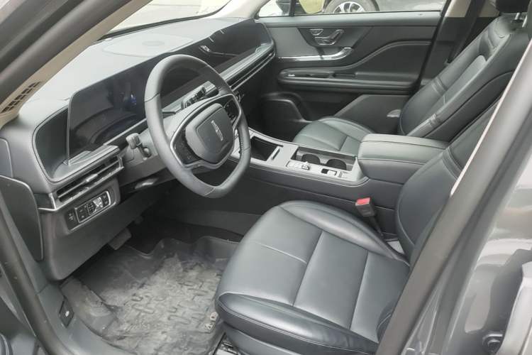 Used Lincoln Corsair 2025 Model, 2.0T Two-Wheel-Drive Zunya Version Left Front Seat