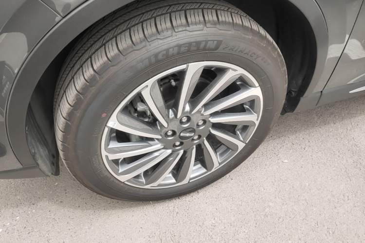 Used Lincoln Corsair 2025 Model, 2.0T Two-Wheel-Drive Zunya Version Left Front Wheel Hub