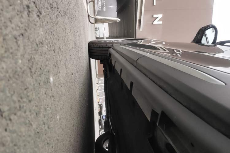 Used Lincoln Corsair 2025 Model, 2.0T Two-Wheel-Drive Zunya Version Left Side Sill