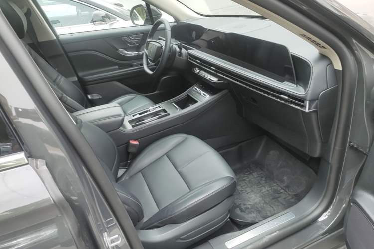 Used Lincoln Corsair 2025 Model, 2.0T Two-Wheel-Drive Zunya Version Right Front Seat