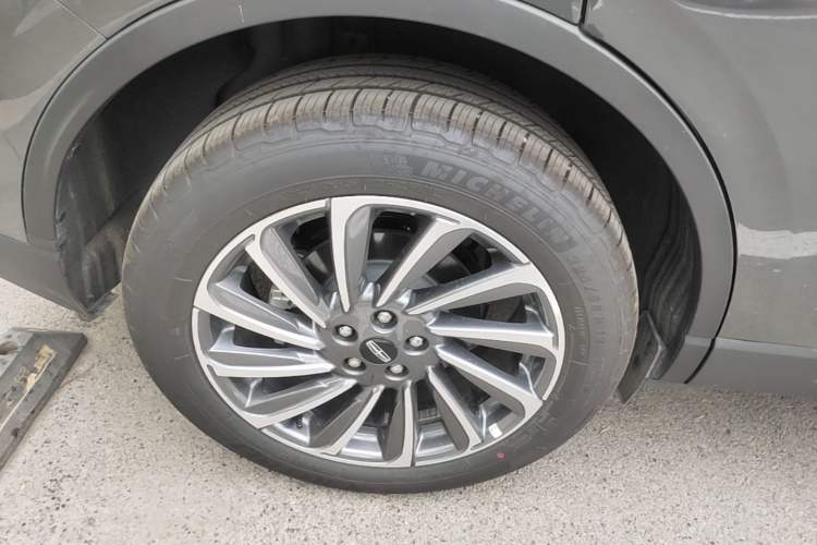 Used Lincoln Corsair 2025 Model, 2.0T Two-Wheel-Drive Zunya Version Right Rear Wheel Hub