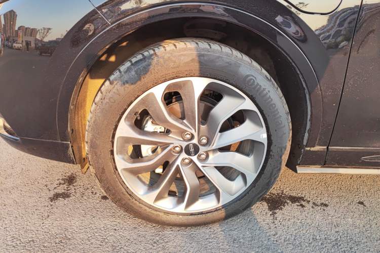 Used Lincoln Corsair New Energy 2021 PHEV Four-Wheel Drive e-Style Edition Left Front Wheel Hub