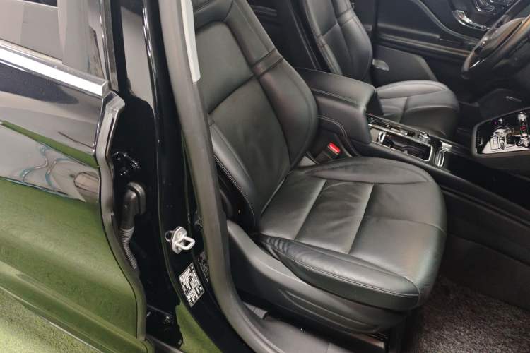 Used Lincoln Corsair New Energy 2021 PHEV Four-Wheel Drive e-Style Edition Right Front Seat