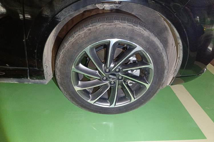 Used Lincoln Corsair New Energy 2021 PHEV Four-Wheel Drive e-Enjoy Edition Right Front Wheel Hub