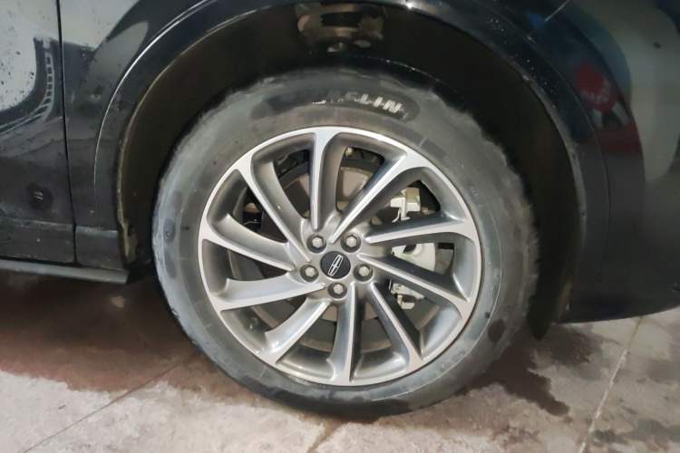 Used Lincoln Corsair New Energy 2021 PHEV Four-Wheel Drive e-Enjoy Edition Right Front Wheel Hub