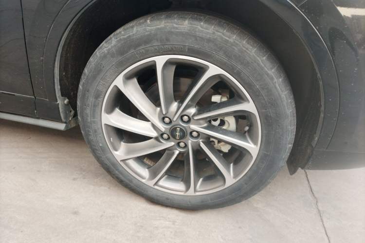 Used Lincoln Corsair New Energy 2021 PHEV Four-Wheel Drive e-Enjoy Edition Right Front Wheel Hub