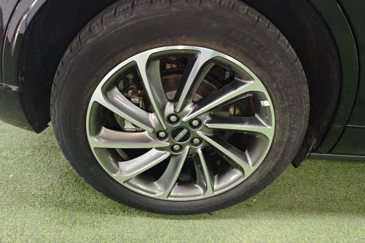 Used Lincoln Corsair New Energy 2021 PHEV Four-Wheel Drive e-Style Edition Right Rear Wheel Hub
