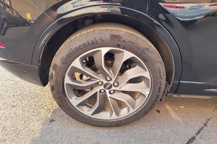 Used Lincoln Corsair New Energy 2021 PHEV Four-Wheel Drive e-Style Edition Right Rear Wheel Hub