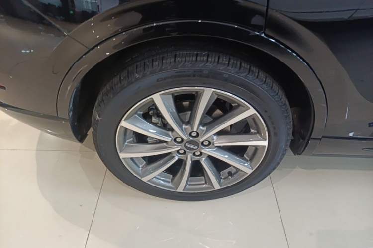 Used Lincoln Corsair New Energy 2021 PHEV Four-Wheel Drive e-Style Edition Right Rear Wheel Hub