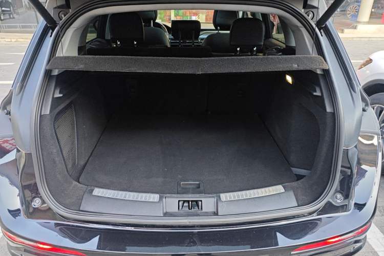 Used Lincoln Corsair New Energy 2021 PHEV Four-Wheel Drive e-Enjoy Edition Trunk