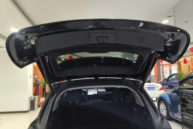 Used Lincoln Corsair New Energy 2021 PHEV Four-Wheel Drive e-Enjoy Edition Trunk