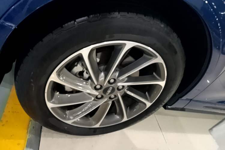 Used Lincoln Corsair New Energy 2021 PHEV Four-Wheel Drive e-Style Edition Left Front Wheel Hub