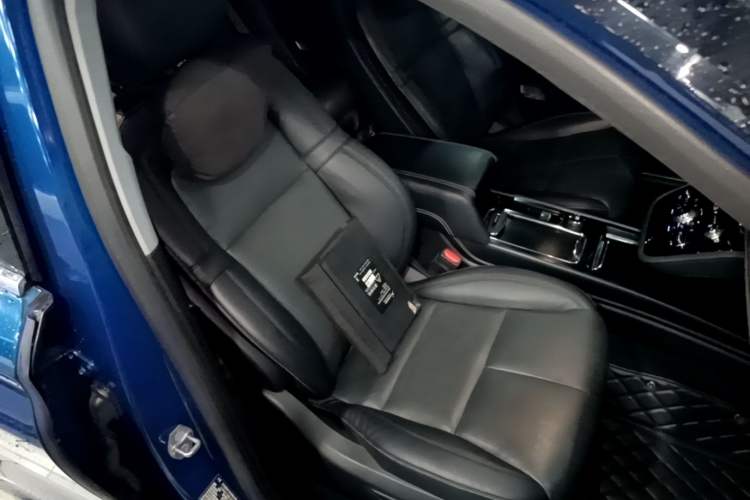 Used Lincoln Corsair New Energy 2021 PHEV Four-Wheel Drive e-Style Edition Right Front Seat