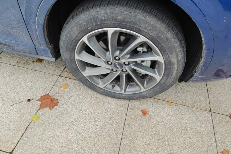 Used Lincoln Corsair New Energy 2021 PHEV Four-Wheel Drive e-Enjoy Edition Right Front Wheel Hub