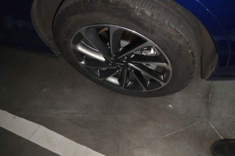 Used Lincoln Corsair New Energy 2021 PHEV Four-Wheel Drive e-Style Edition Right Front Wheel Hub