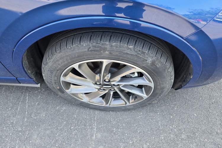Used Lincoln Corsair New Energy 2021 PHEV Four-Wheel Drive e-Enjoy Edition Right Front Wheel Hub