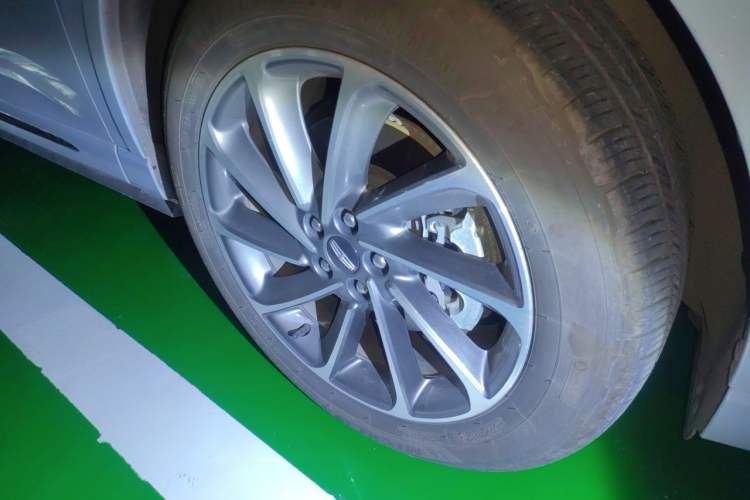 Used Lincoln Corsair New Energy 2021 PHEV Four-Wheel Drive e-Enjoy Edition Right Front Wheel Hub