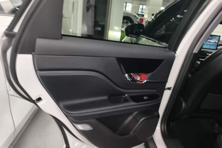 Used Lincoln Corsair New Energy 2021 PHEV Four-Wheel Drive e-Enjoy Edition Interior 8