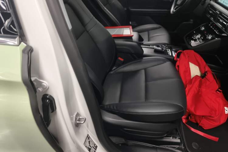 Used Lincoln Corsair New Energy 2021 PHEV Four-Wheel Drive e-Enjoy Edition Right Front Seat